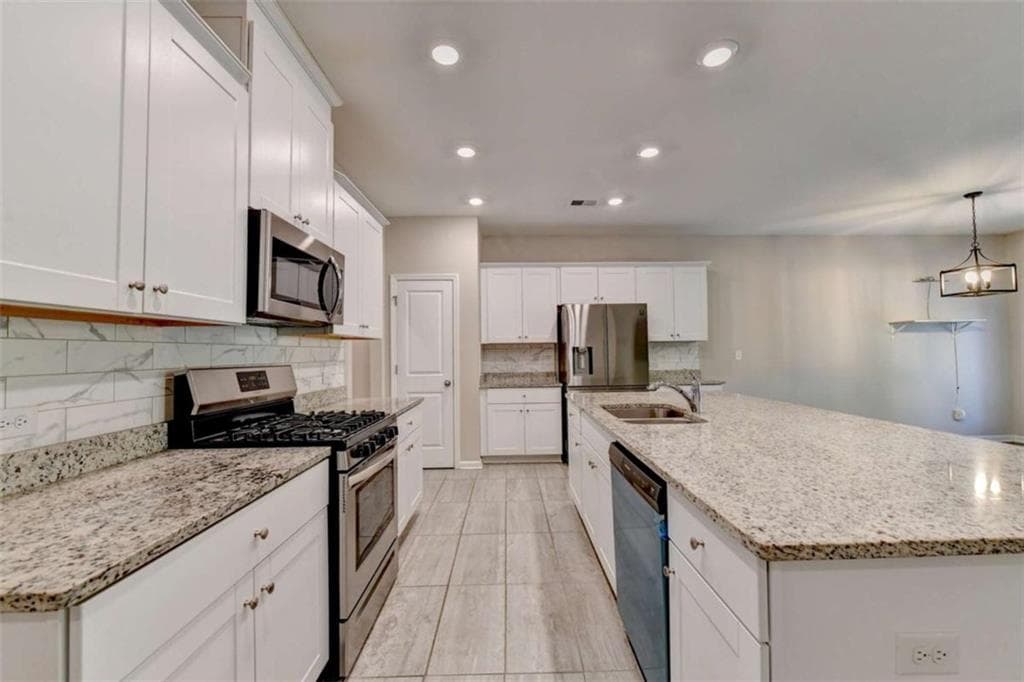 3 bedroom, 3 bathroom, 1,888 sq ft townhouse for sale at 1930 Lanier Harbor, Buford, GA 30518 — photo 6