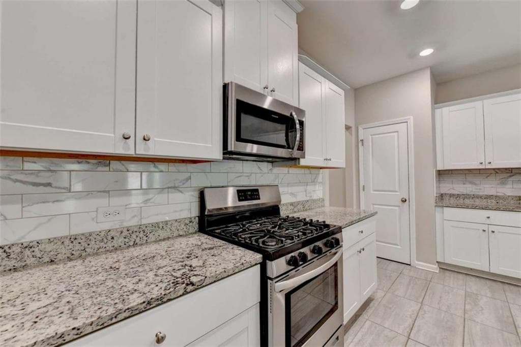 3 bedroom, 3 bathroom, 1,888 sq ft townhouse for sale at 1930 Lanier Harbor, Buford, GA 30518 — photo 7