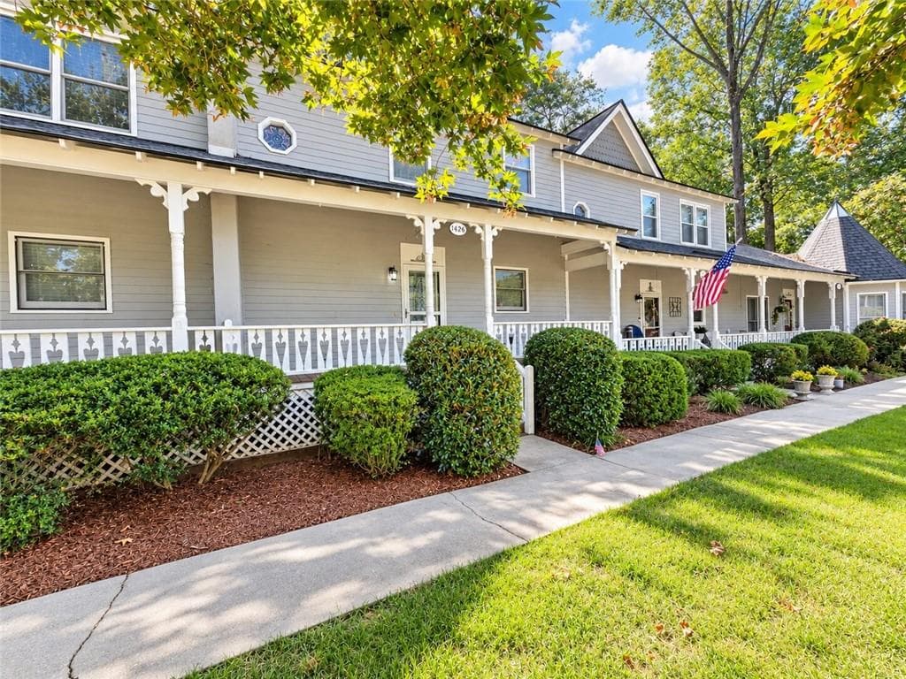 2 bedroom, 2 bathroom, 1,216 sq ft townhouse for sale at 1426 Cambridge Common, Decatur, GA 30033 — photo 2