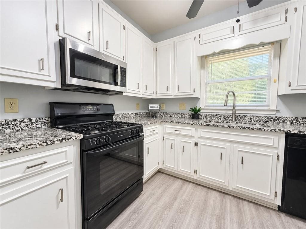 2 bedroom, 2 bathroom, 1,216 sq ft townhouse for sale at 1426 Cambridge Common, Decatur, GA 30033 — photo 7