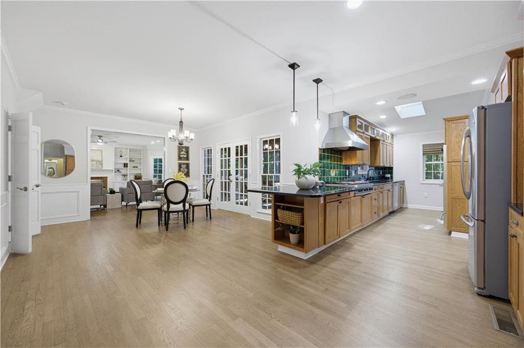 5 bedroom, 5 bathroom, 4,511 sq ft single family residence for sale at 125 Birkdale Court, Alpharetta, GA 30022 — photo 7