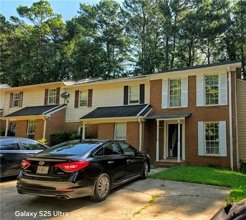2 bedroom, 3 bathroom, 1,238 sq ft townhouse for sale at 852 Glynn Oaks Drive, Clarkston, GA 30021