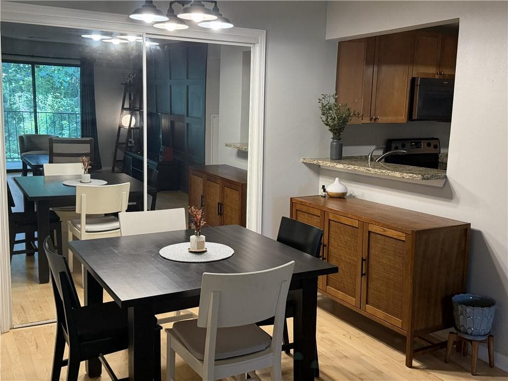 2 bedroom, 2 bathroom, 949 sq ft condominium for rent at 2657 Lenox Road 204, Atlanta, GA 30324 for $2,000 a month — photo 4