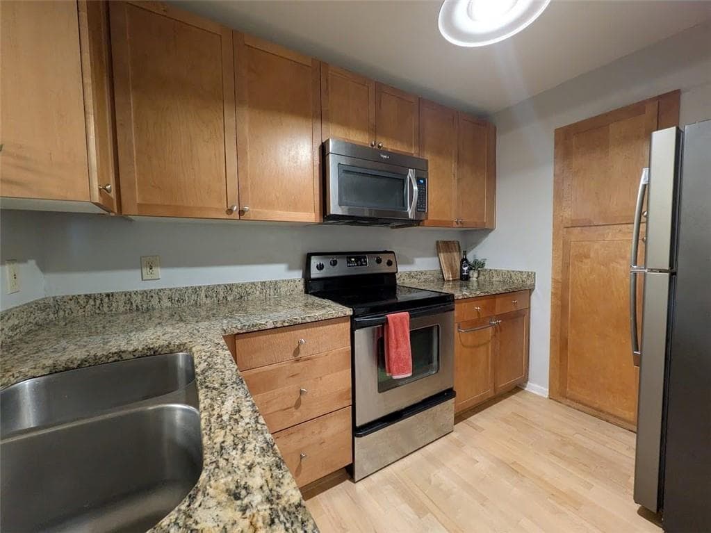 2 bedroom, 2 bathroom, 949 sq ft condominium for rent at 2657 Lenox Road 204, Atlanta, GA 30324 for $2,000 a month — photo 5