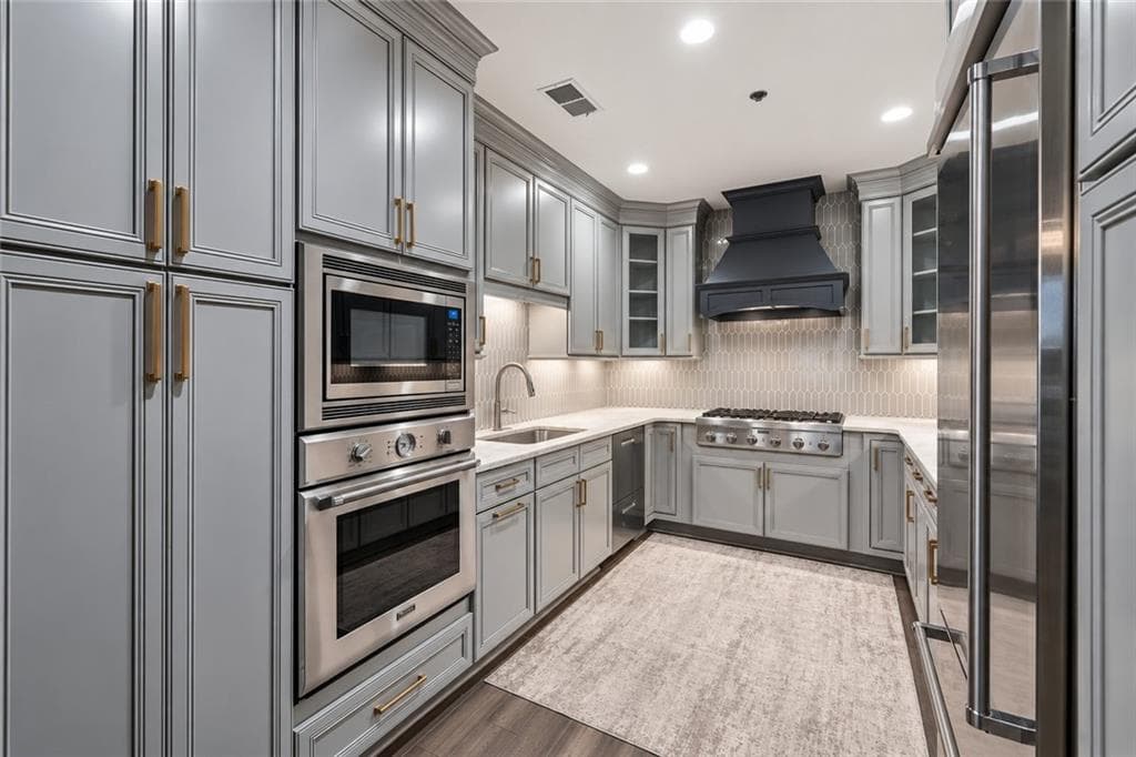2 bedroom, 3 bathroom, 1,794 sq ft condominium for sale at 2233 Peachtree Road 402, Atlanta, GA 30309 — photo 4