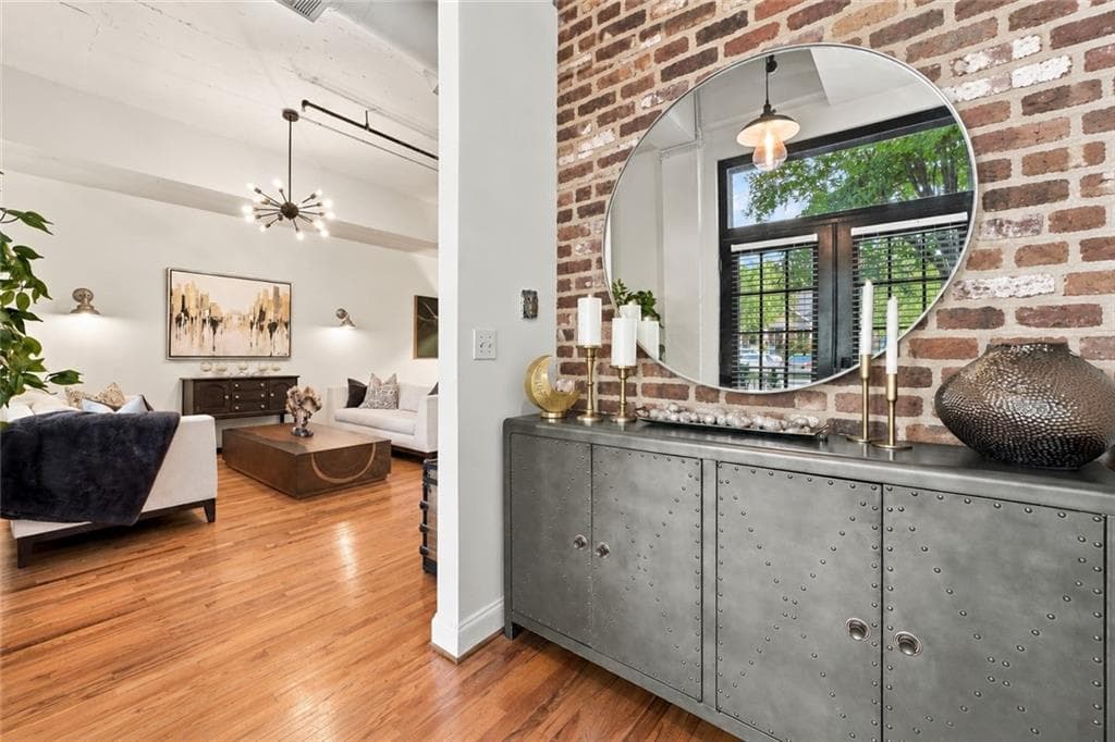 1 bedroom, 1 bathroom, 1,050 sq ft condominium for sale at 1608 Liberty Lane, Roswell, GA 30075 — photo 4