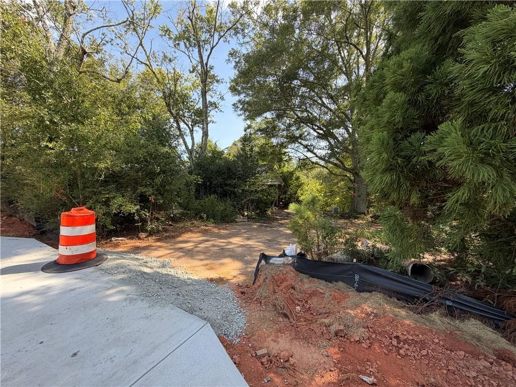 single family residence under contract at 174 Matthews School Road, Winder, GA 30680 — photo 2
