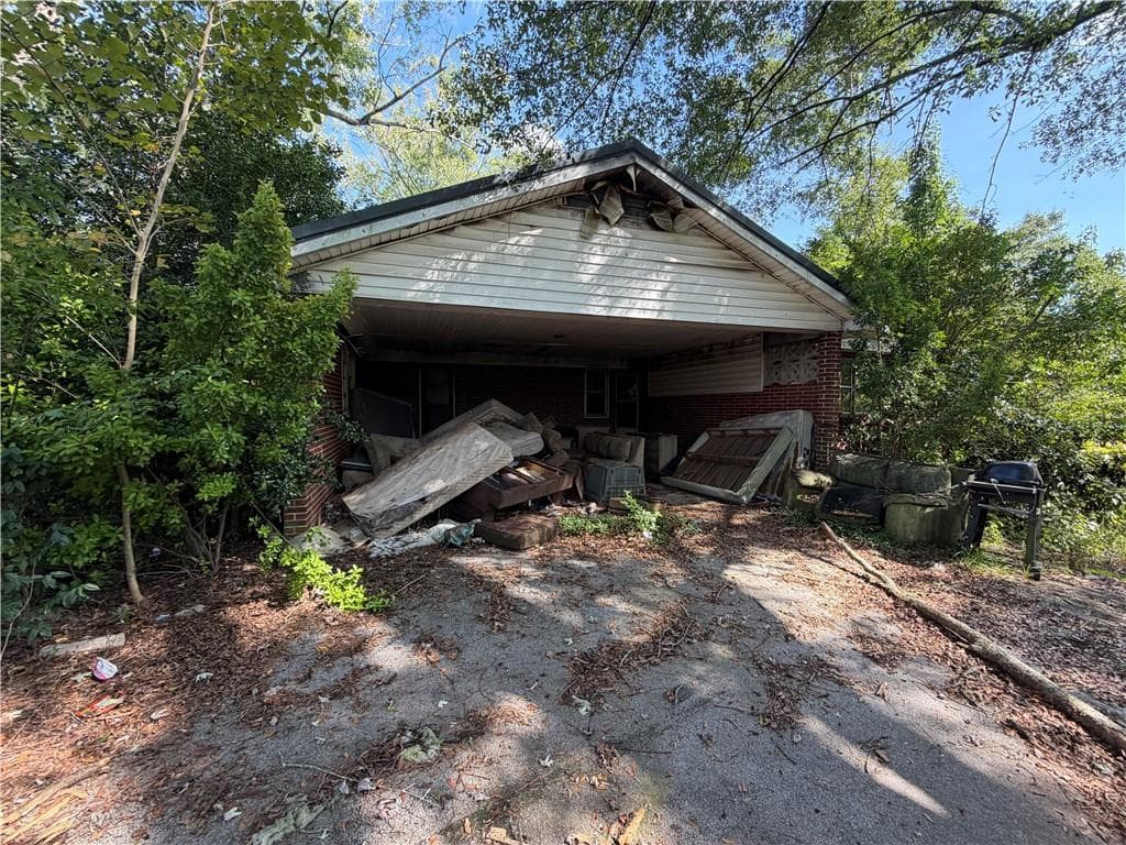 single family residence under contract at 174 Matthews School Road, Winder, GA 30680 — photo 4