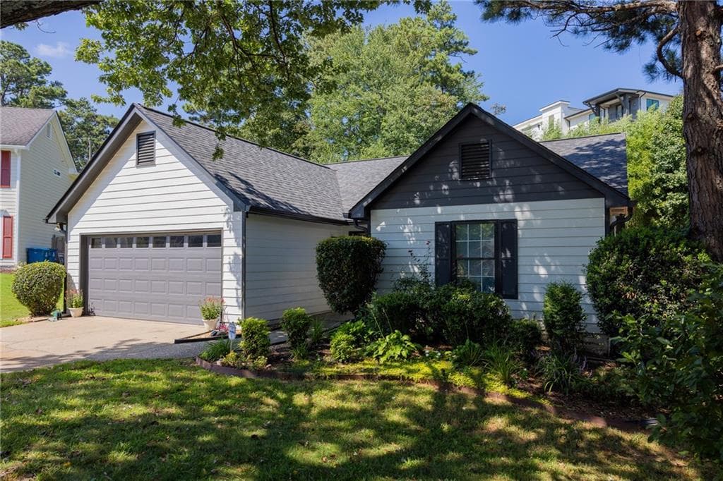 3 bedroom, 2 bathroom, 1,700 sq ft single family residence for sale at 3360 Northgate Lane, Duluth, GA 30096 — photo 2