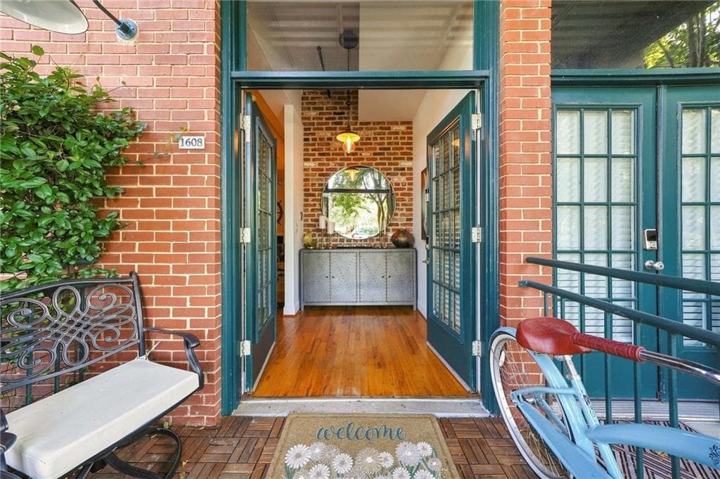 1 bedroom, 1 bathroom, 1,050 sq ft condominium for sale at 1608 Liberty Lane, Roswell, GA 30075
