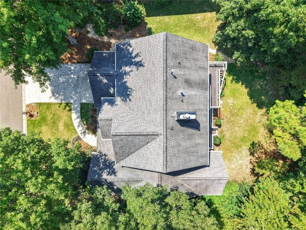 4 bedroom, 5 bathroom, 3,743 sq ft single family residence for sale at 8406 Avalon Court, Cumming, GA 30041 — photo 4