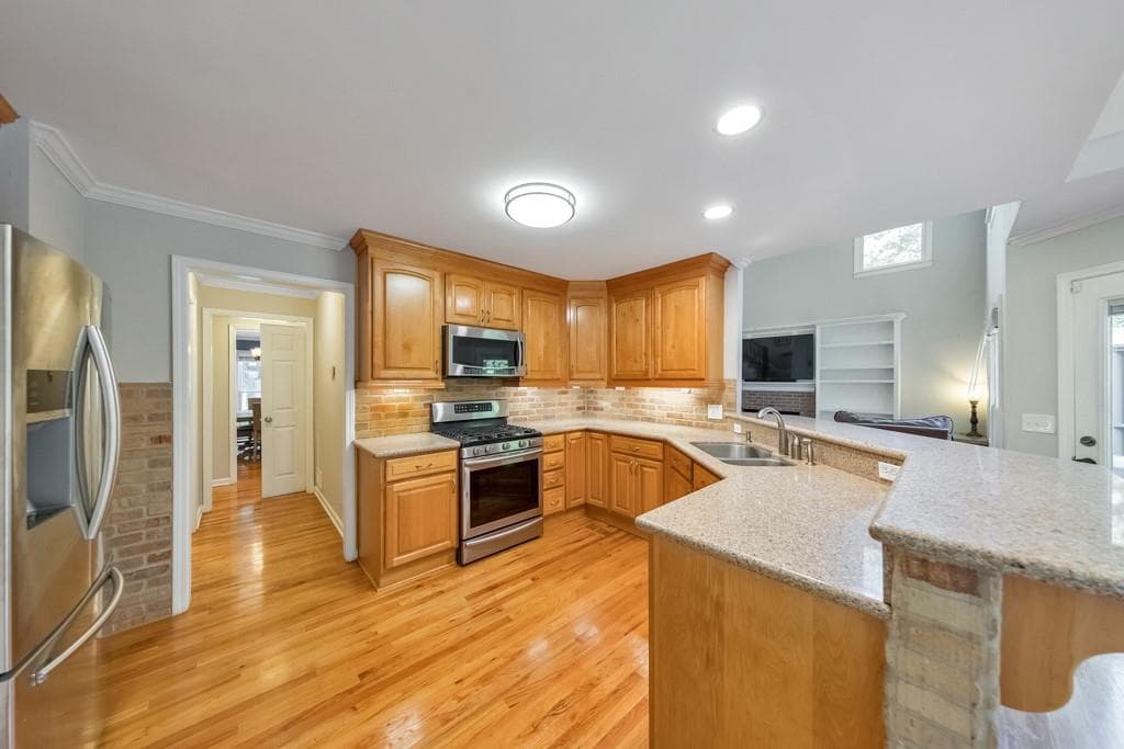 6 bedroom, 4 bathroom, 3,222 sq ft single family residence under contract at 638 Braidwood Drive, Acworth, GA 30101 — photo 2