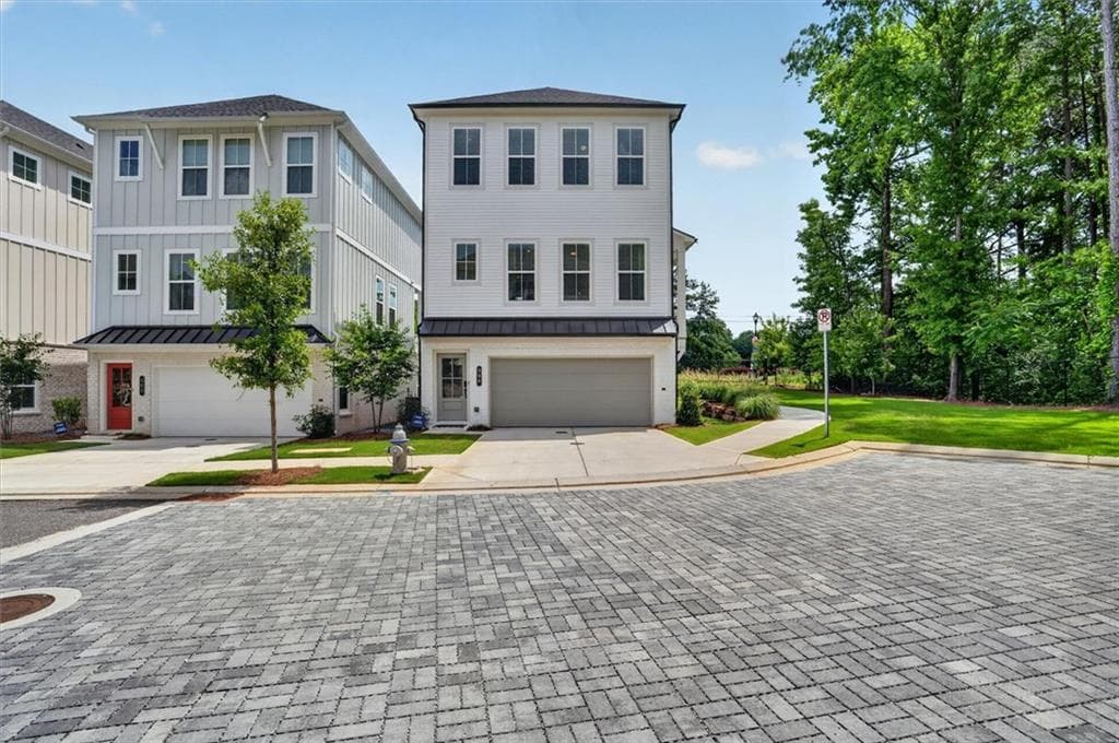 4 bedroom, 4 bathroom, 2,025 sq ft single family residence for sale at 200 Pinecone Place, Alpharetta, GA 30022 — photo 2