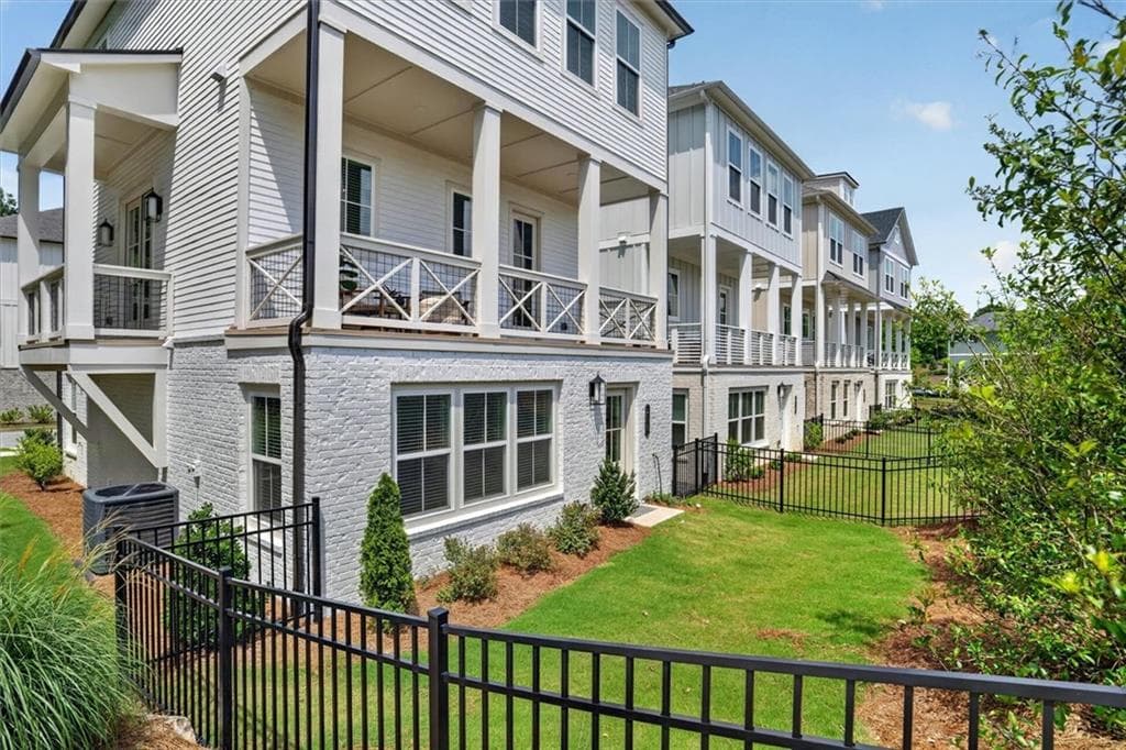 4 bedroom, 4 bathroom, 2,025 sq ft single family residence for sale at 200 Pinecone Place, Alpharetta, GA 30022 — photo 4
