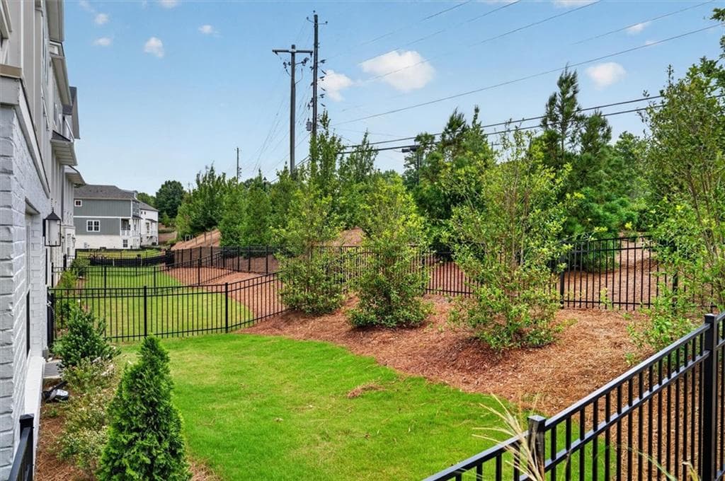 4 bedroom, 4 bathroom, 2,025 sq ft single family residence for sale at 200 Pinecone Place, Alpharetta, GA 30022 — photo 5