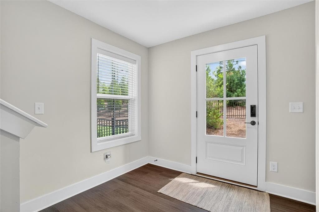 4 bedroom, 4 bathroom, 2,025 sq ft single family residence for sale at 200 Pinecone Place, Alpharetta, GA 30022 — photo 9