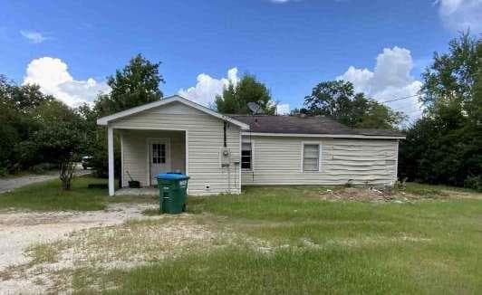 2 bedroom, 2 bathroom, 1,054 sq ft single family residence under contract at 606 E Poplar St, Atmore, AL 36502 — photo 2
