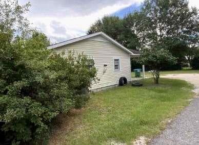 2 bedroom, 2 bathroom, 1,054 sq ft single family residence under contract at 606 E Poplar St, Atmore, AL 36502 — photo 3