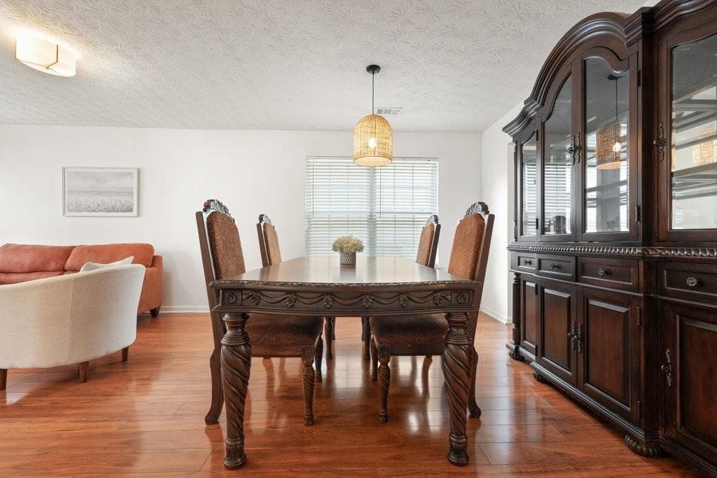 4 bedroom, 3 bathroom, 2,356 sq ft single family residence for sale at 115 Village Trace, Woodstock, GA 30188 — photo 7