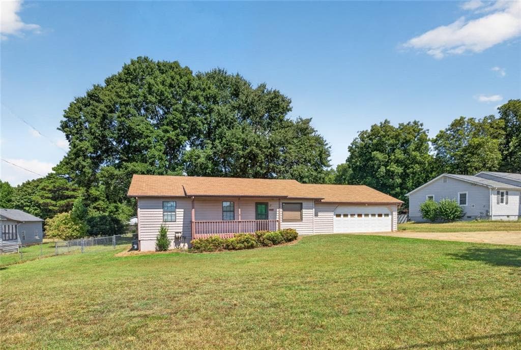 3 bedroom, 1 bathroom, 1,064 sq ft single family residence for sale at 633 Webb Gin House Road, Lawrenceville, GA 30045 — photo 3
