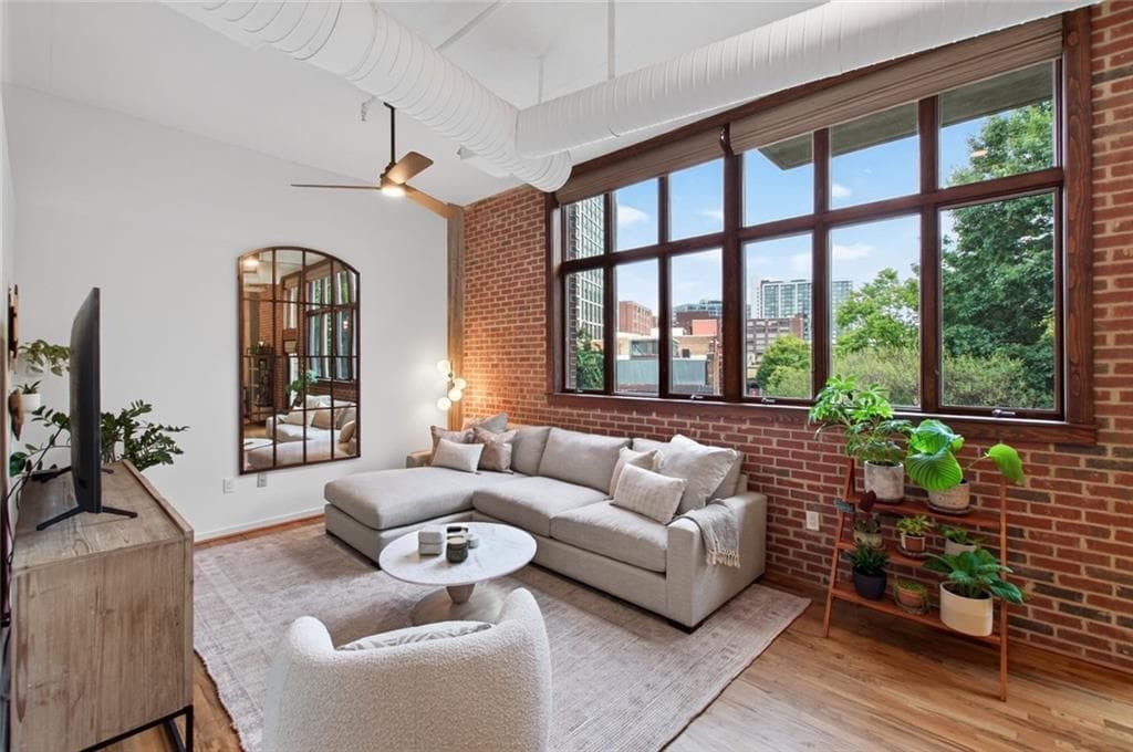 1 bedroom, 1 bathroom, 961 sq ft condominium under contract at 640 Glen Iris Drive 312, Atlanta, GA 30308 — photo 2