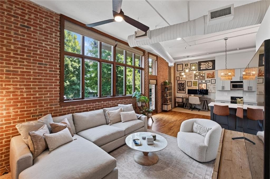 1 bedroom, 1 bathroom, 961 sq ft condominium under contract at 640 Glen Iris Drive 312, Atlanta, GA 30308 — photo 3