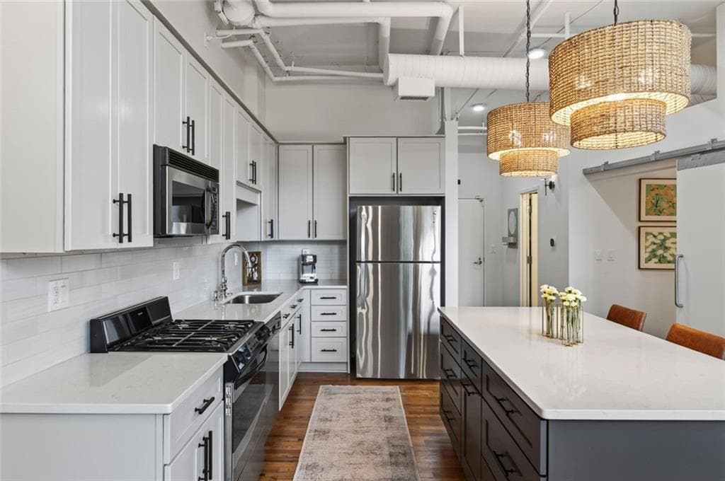 1 bedroom, 1 bathroom, 961 sq ft condominium under contract at 640 Glen Iris Drive 312, Atlanta, GA 30308 — photo 5