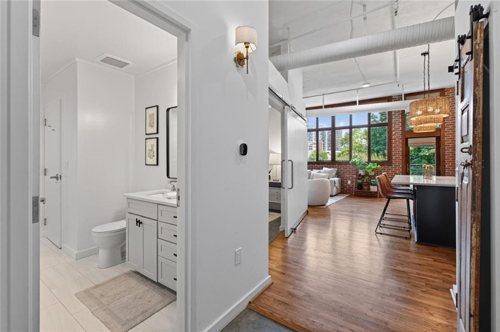 1 bedroom, 1 bathroom, 961 sq ft condominium under contract at 640 Glen Iris Drive 312, Atlanta, GA 30308 — photo 6