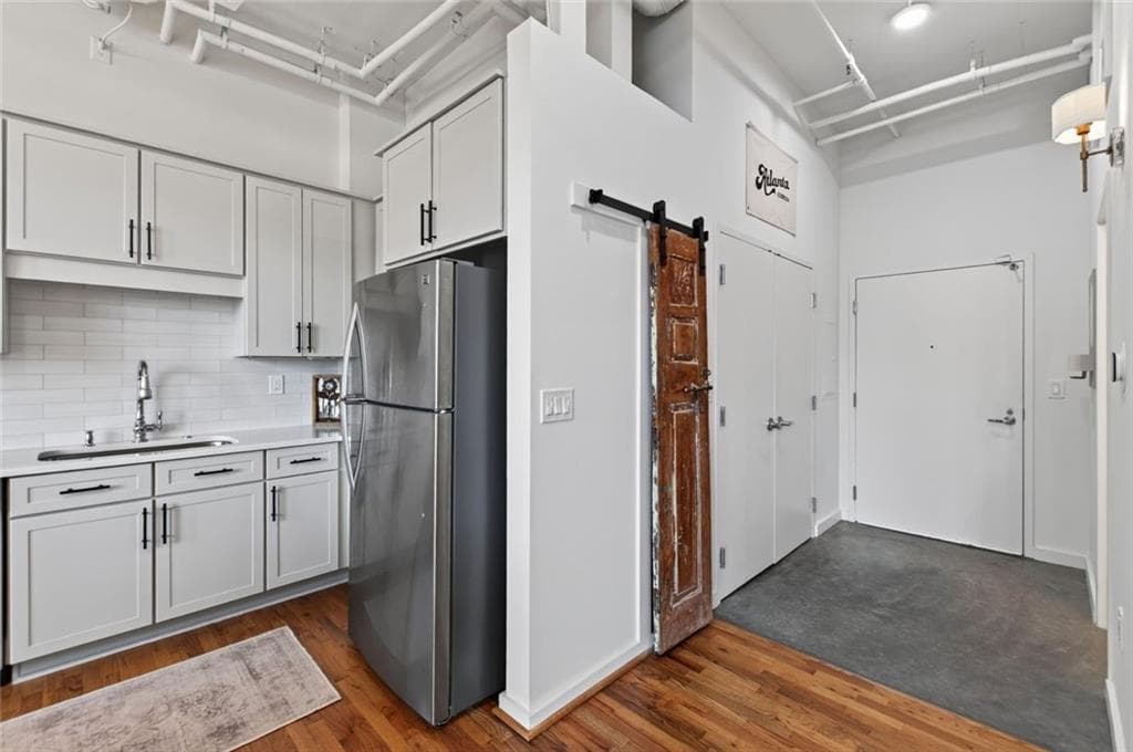 1 bedroom, 1 bathroom, 961 sq ft condominium under contract at 640 Glen Iris Drive 312, Atlanta, GA 30308 — photo 7