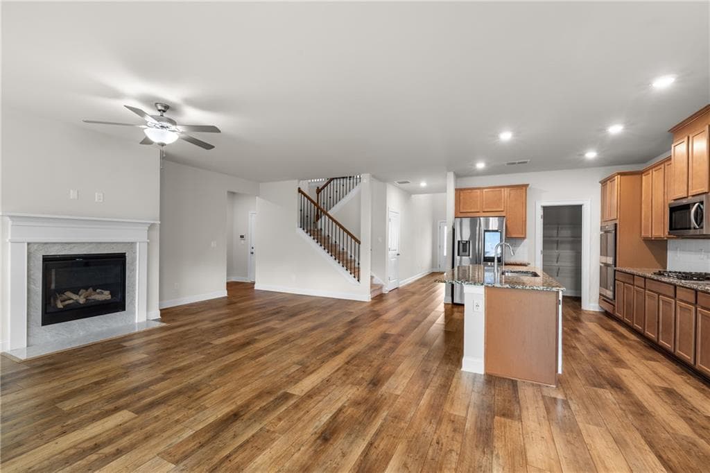 5 bedroom, 3 bathroom, 3,131 sq ft single family residence for sale at 4467 Bethany Manor Drive, Snellville, GA 30039 — photo 6