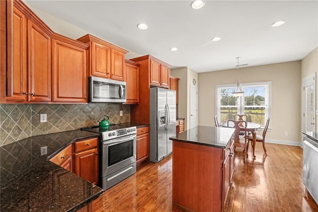 4 bedroom, 4 bathroom, 4,020 sq ft single family residence under contract at 1935 Heritage Green Drive, Marietta, GA 30064 — photo 6