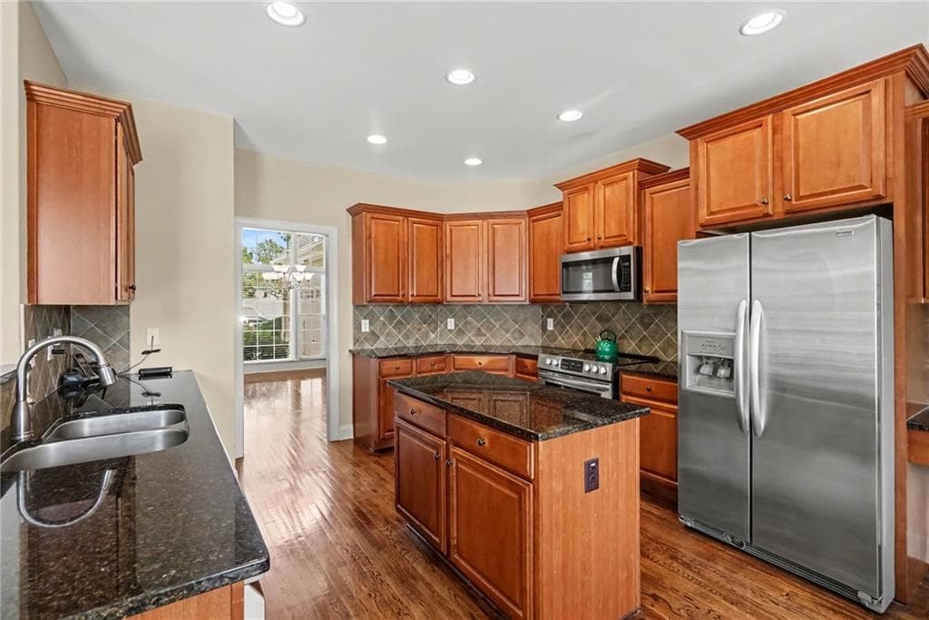 4 bedroom, 4 bathroom, 4,020 sq ft single family residence under contract at 1935 Heritage Green Drive, Marietta, GA 30064 — photo 7