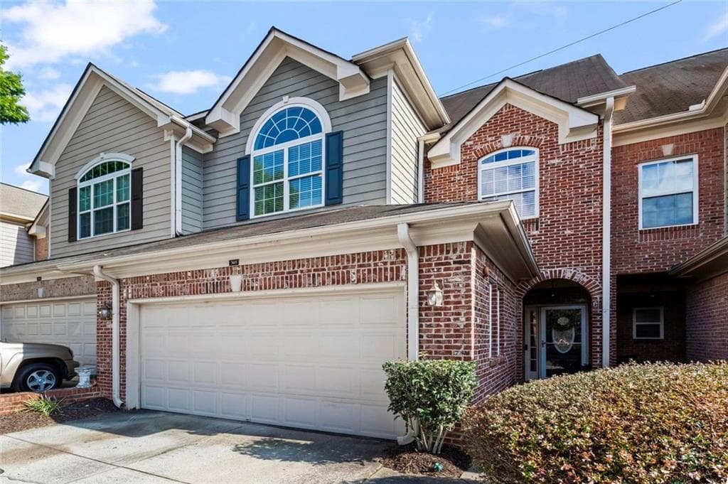 3 bedroom, 3 bathroom, 1,905 sq ft townhouse for sale at 305 Glen Ivy, Marietta, GA 30062