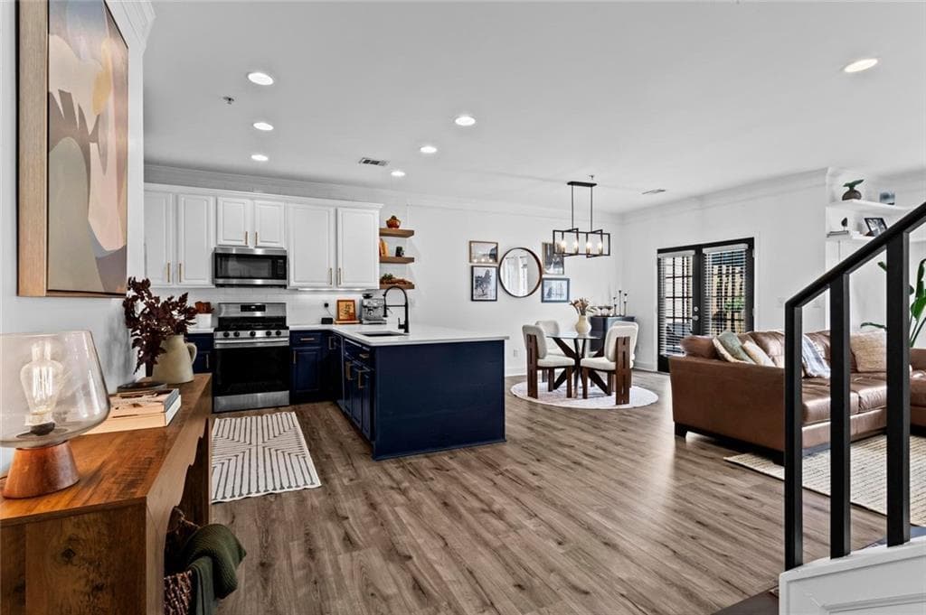 3 bedroom, 3 bathroom, 1,905 sq ft townhouse for sale at 305 Glen Ivy, Marietta, GA 30062 — photo 4