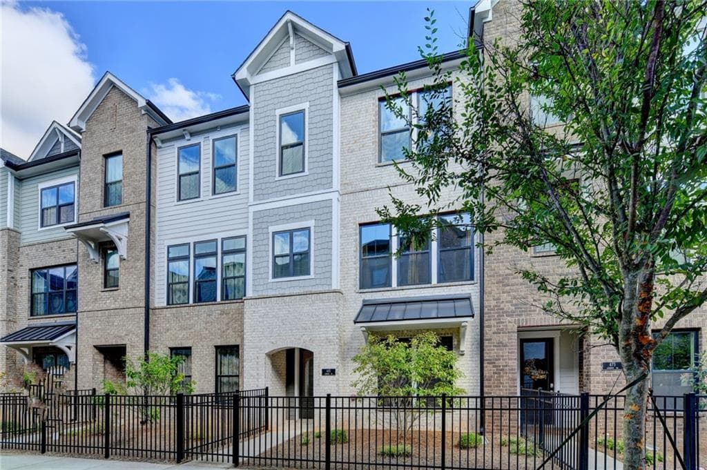 4 bedroom, 4 bathroom, 2,321 sq ft townhouse for sale at 485 Ashbury Drive, Alpharetta, GA 30076 — photo 2