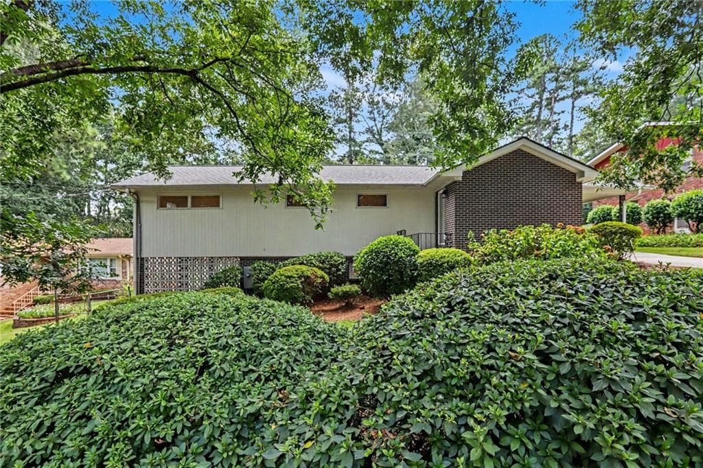 4 bedroom, 2 bathroom, 1,649 sq ft single family residence for sale at 2213 Doris Drive, Decatur, GA 30034 — photo 3