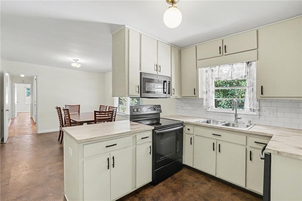 4 bedroom, 2 bathroom, 1,649 sq ft single family residence for sale at 2213 Doris Drive, Decatur, GA 30034 — photo 9