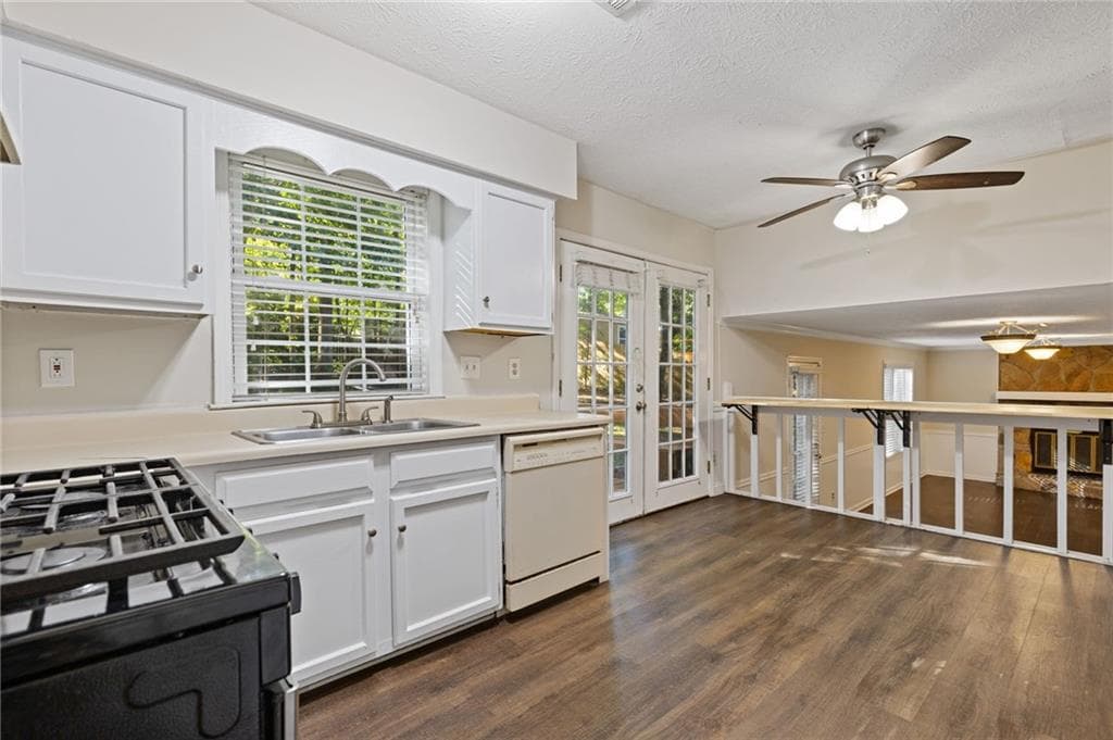 4 bedroom, 3 bathroom, 2,244 sq ft single family residence for sale at 3877 Peachtree Corners Circle, Peachtree Corners, GA 30092 — photo 9