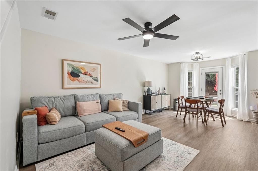 2 bedroom, 2 bathroom, 1,132 sq ft townhouse for sale at 546 Fox Creek Crossing, Woodstock, GA 30188 — photo 3