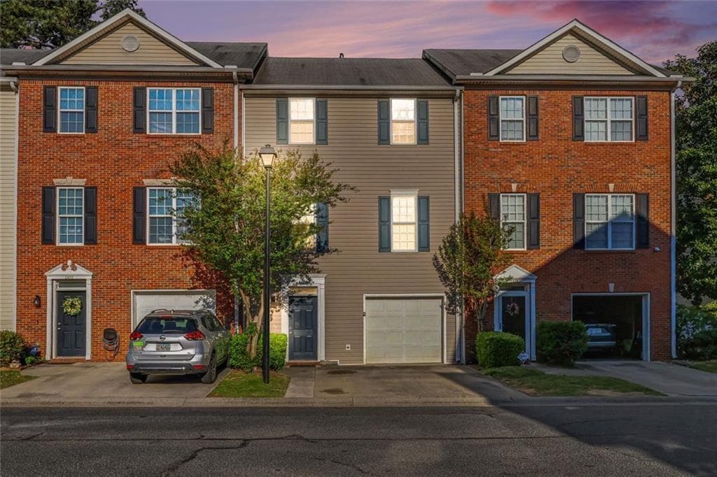 3 bedroom, 4 bathroom, 2,112 sq ft townhouse for sale at 2402 Beaver Falls, Norcross, GA 30071 — photo 2