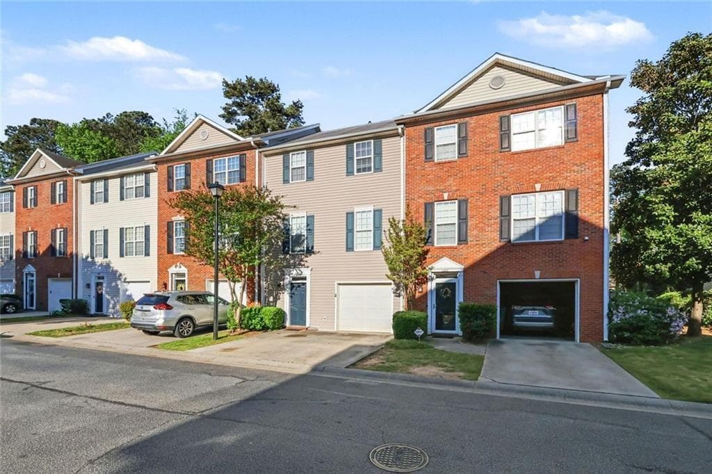3 bedroom, 4 bathroom, 2,112 sq ft townhouse for sale at 2402 Beaver Falls, Norcross, GA 30071 — photo 4