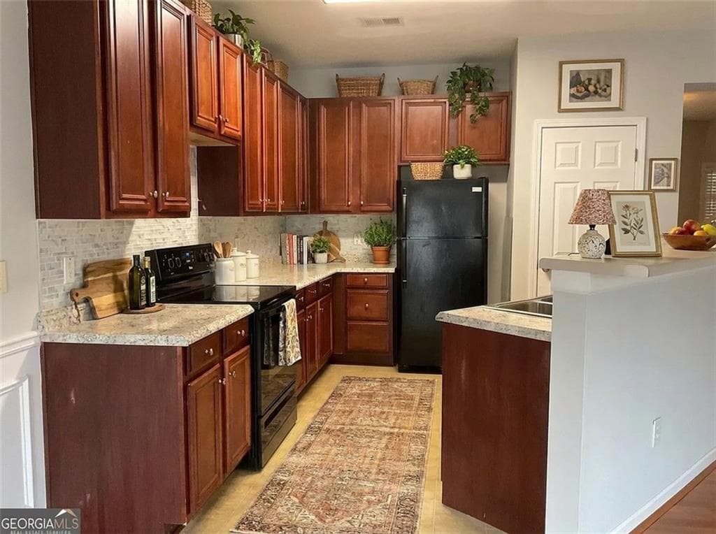 3 bedroom, 3 bathroom, 1,430 sq ft townhouse under contract at 2555 Flat Shoals Road 1703, Atlanta, GA 30349 — photo 2
