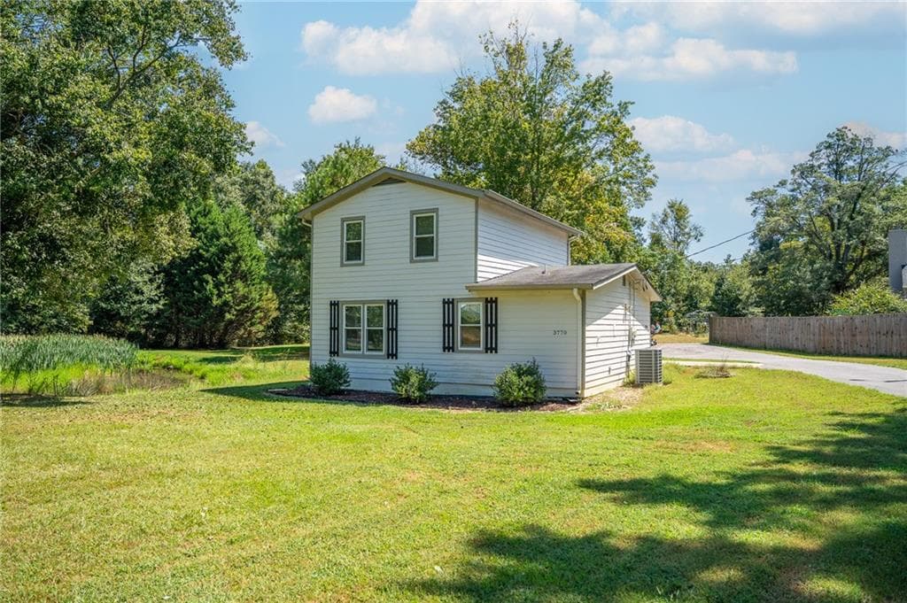 3 bedroom, 2 bathroom, 1,326 sq ft home for sale at 3770 Youth Monroe Road, Loganville, GA