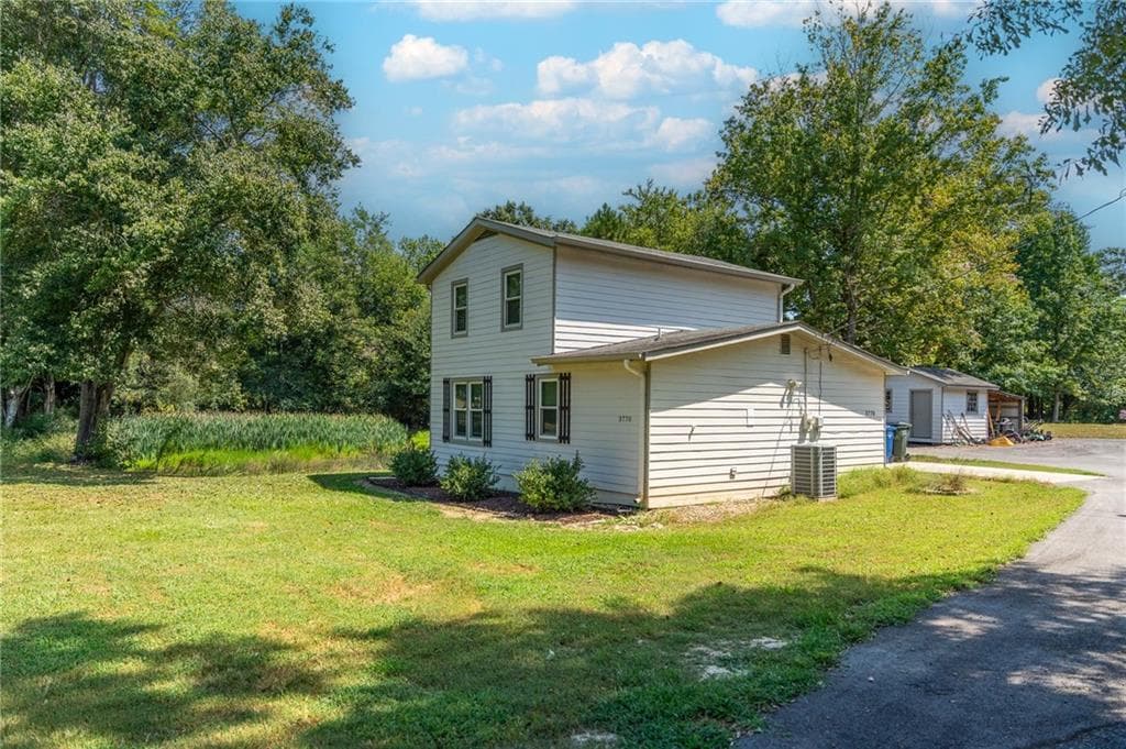 3 bedroom, 2 bathroom, 1,326 sq ft single family residence for sale at 3770 Youth Monroe Road, Loganville, GA 30052 — photo 2