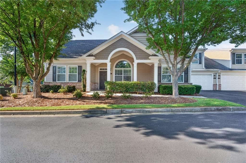 3 bedroom, 3 bathroom, 2,337 sq ft condominium for sale at 2708 Grapevine Circle 2004, Cumming, GA 30041 — photo 3