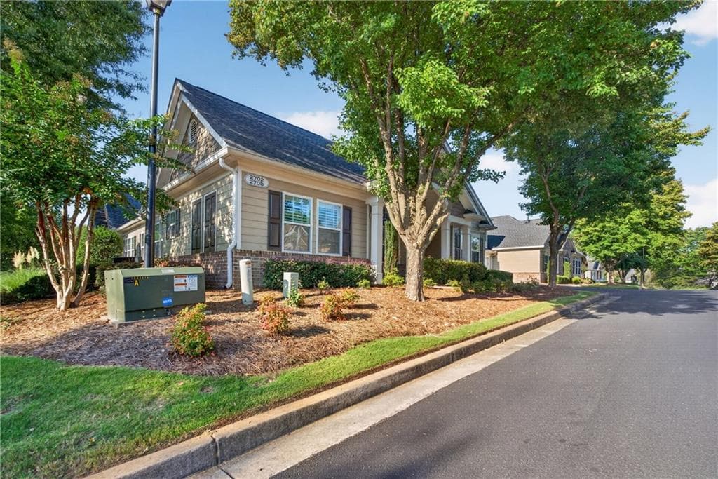 3 bedroom, 3 bathroom, 2,337 sq ft condominium for sale at 2708 Grapevine Circle 2004, Cumming, GA 30041 — photo 4
