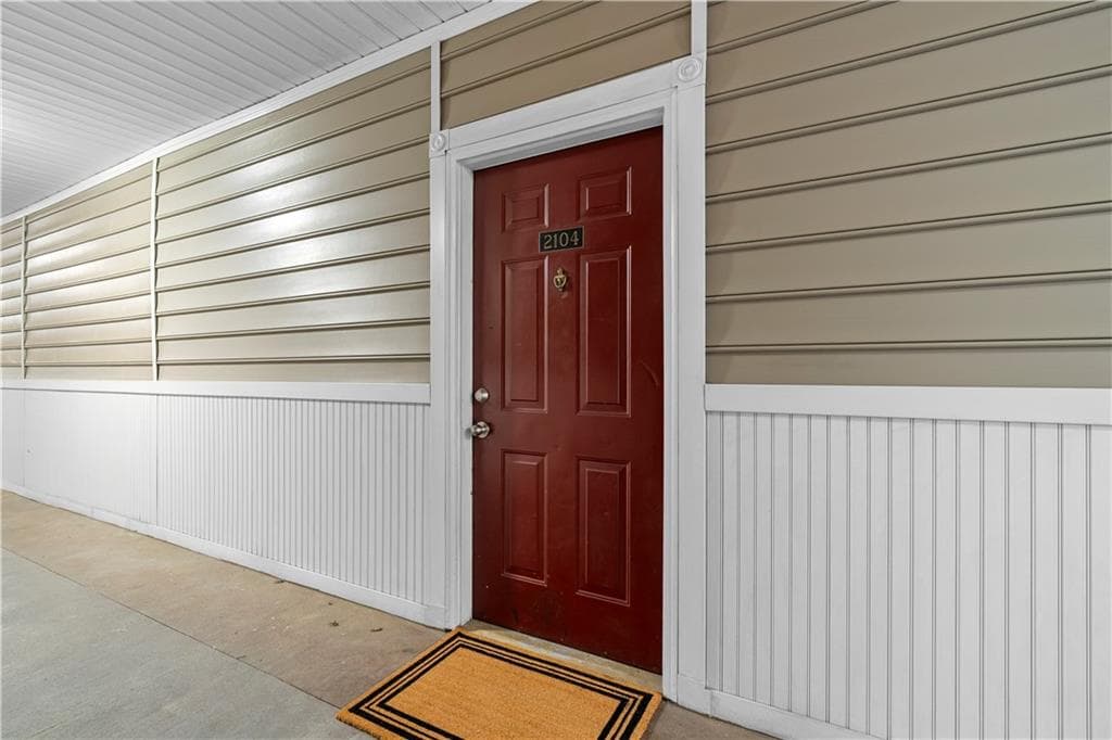 1 bedroom, 1 bathroom, 748 sq ft condominium for sale at 2700 Pine Tree Road 2104, Atlanta, GA 30324 — photo 2