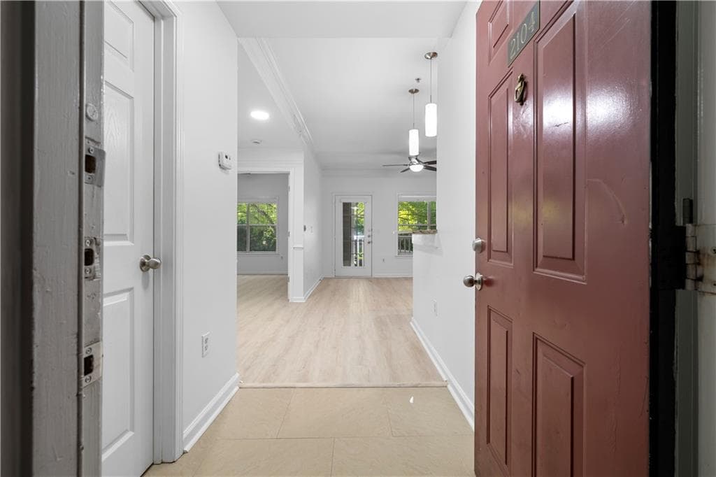 1 bedroom, 1 bathroom, 748 sq ft condominium for sale at 2700 Pine Tree Road 2104, Atlanta, GA 30324 — photo 4