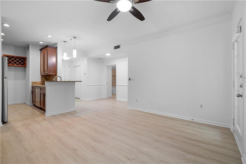 1 bedroom, 1 bathroom, 748 sq ft condominium for sale at 2700 Pine Tree Road 2104, Atlanta, GA 30324 — photo 10