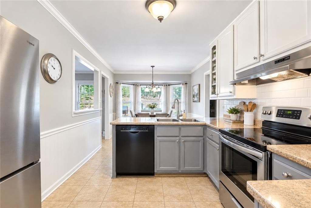 4 bedroom, 3 bathroom, 3,083 sq ft single family residence for sale at 4308 Oak Walk, Cumming, GA 30041 — photo 3